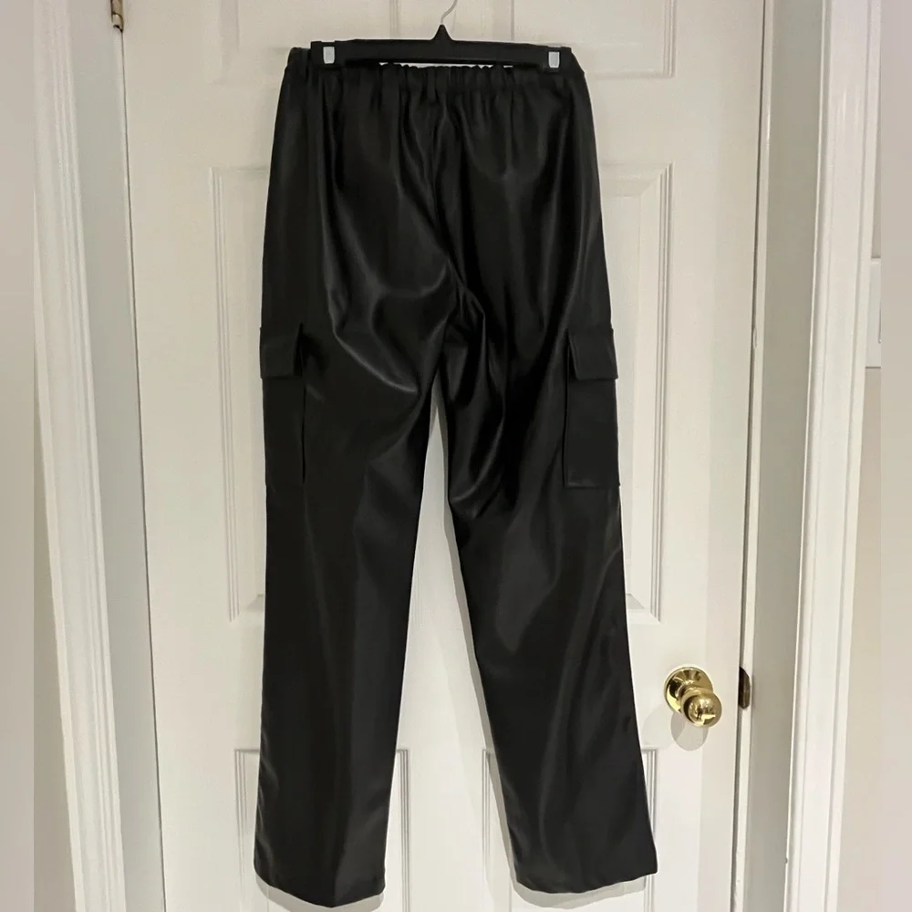Women’s black pants, fake leather.
Excellent excellent condition. - Picture 3 of 7